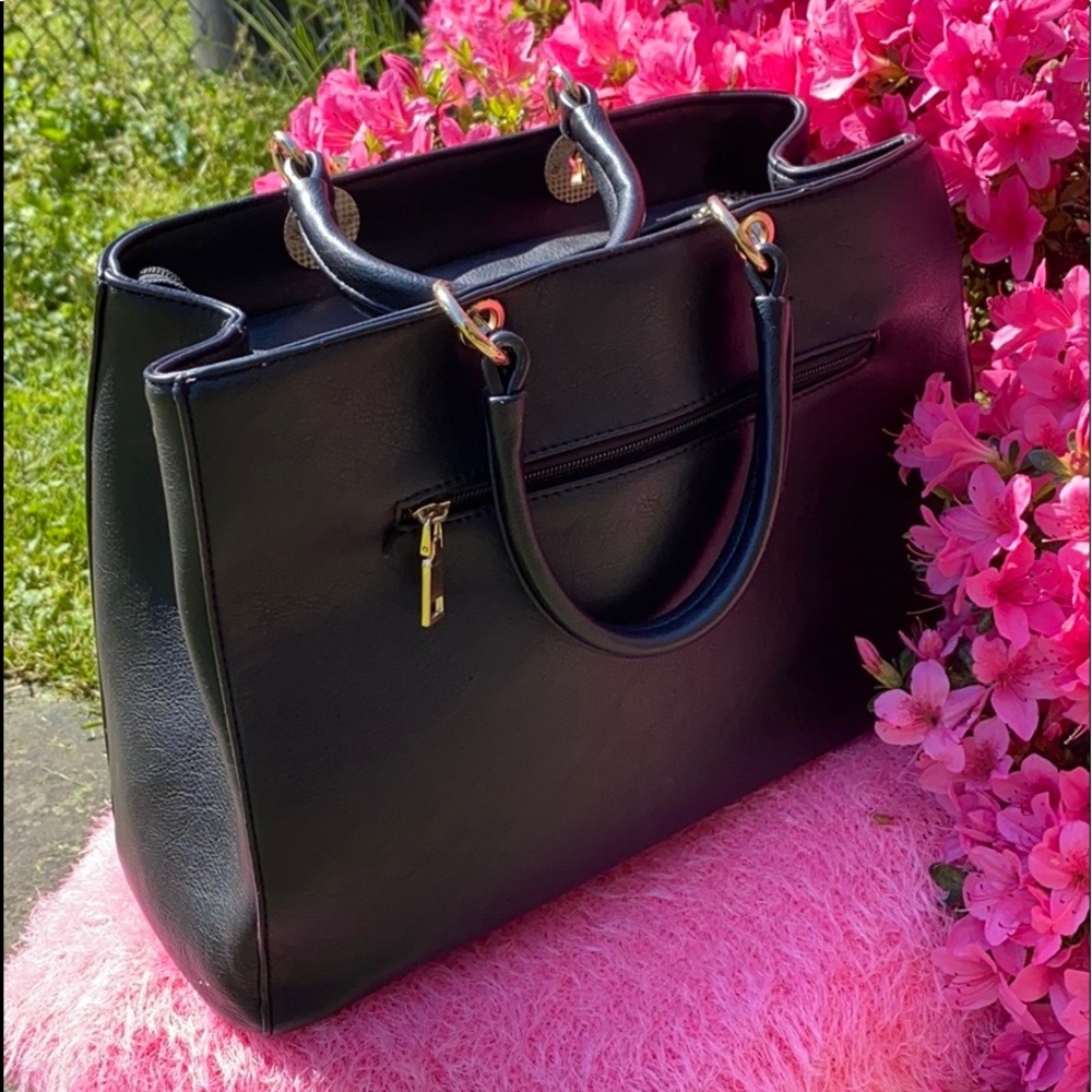 Fessional black suitcase 🧳 Empowerment